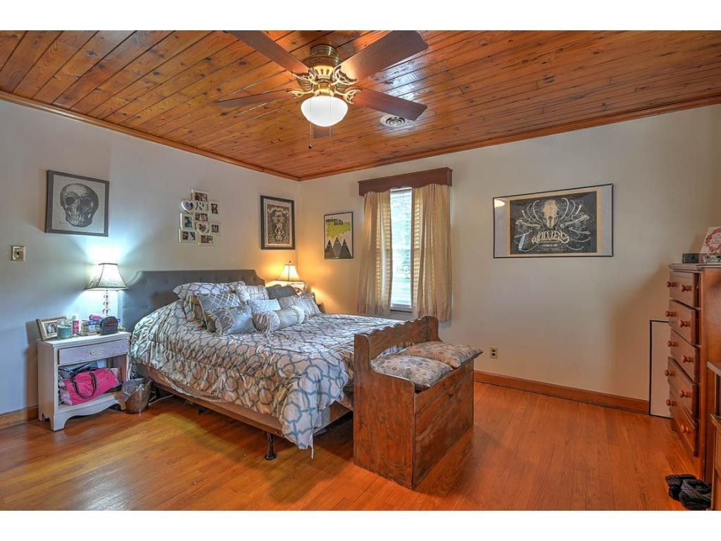 304 Cedar Valley Road Bristol, TN 37620 - Photo 17 of 36 Photo 17