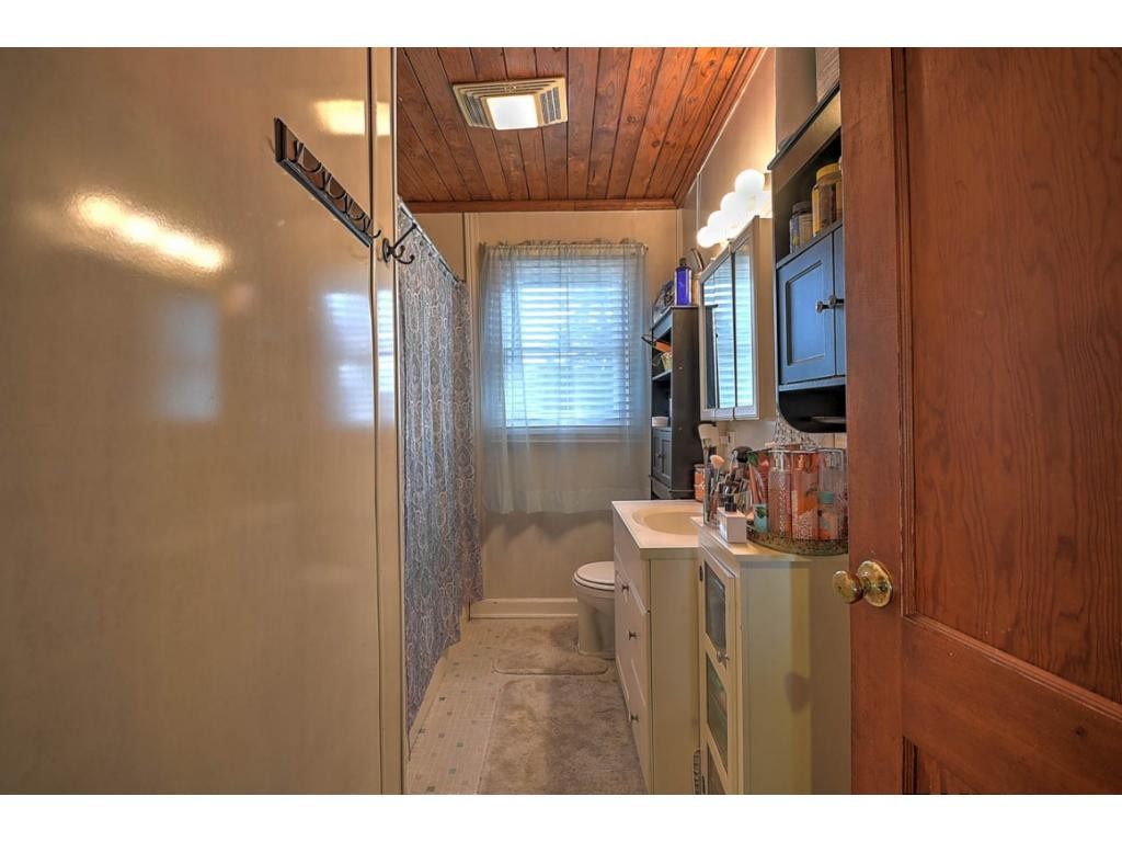 304 Cedar Valley Road Bristol, TN 37620 - Photo 19 of 36 Photo 19