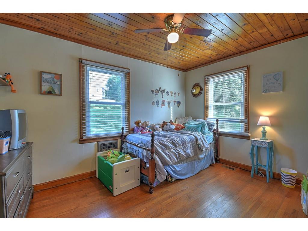 304 Cedar Valley Road Bristol, TN 37620 - Photo 20 of 36 Photo 20