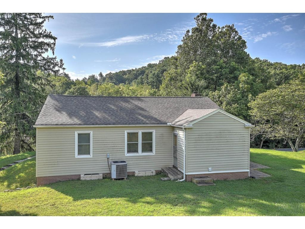 304 Cedar Valley Road Bristol, TN 37620 - Photo 32 of 36 Photo 32