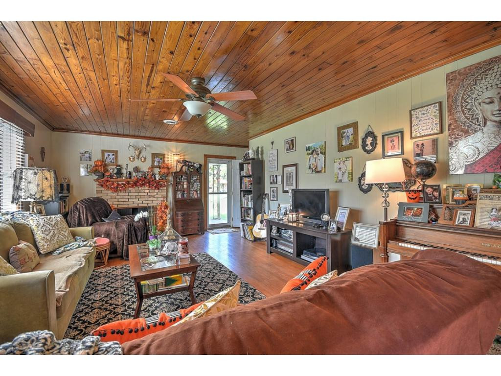 304 Cedar Valley Road Bristol, TN 37620 - Photo 5 of 36 Photo 5
