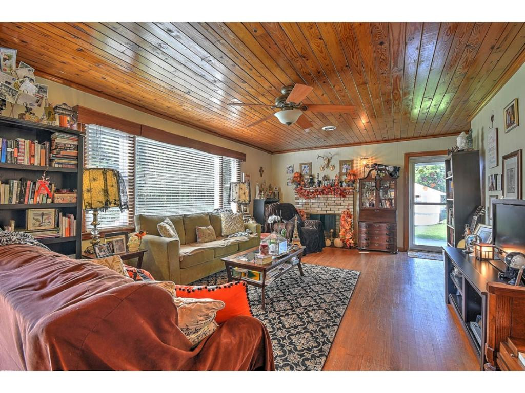 304 Cedar Valley Road Bristol, TN 37620 - Photo 6 of 36 Photo 6
