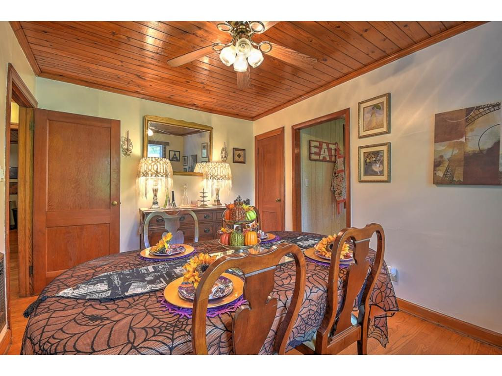 304 Cedar Valley Road Bristol, TN 37620 - Photo 8 of 36 Photo 8