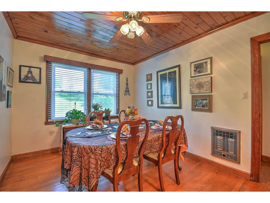304 Cedar Valley Road Bristol, TN 37620 - Photo 10 of 36 Photo 10