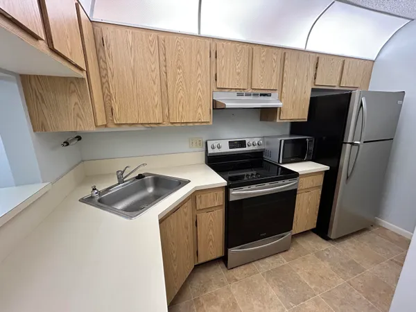 $180,000 | 6531 Southeast Federal Highway, Unit E202, Stuart, FL 34997