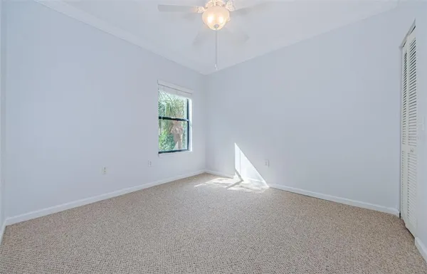 a view of empty room with a ceiling fan