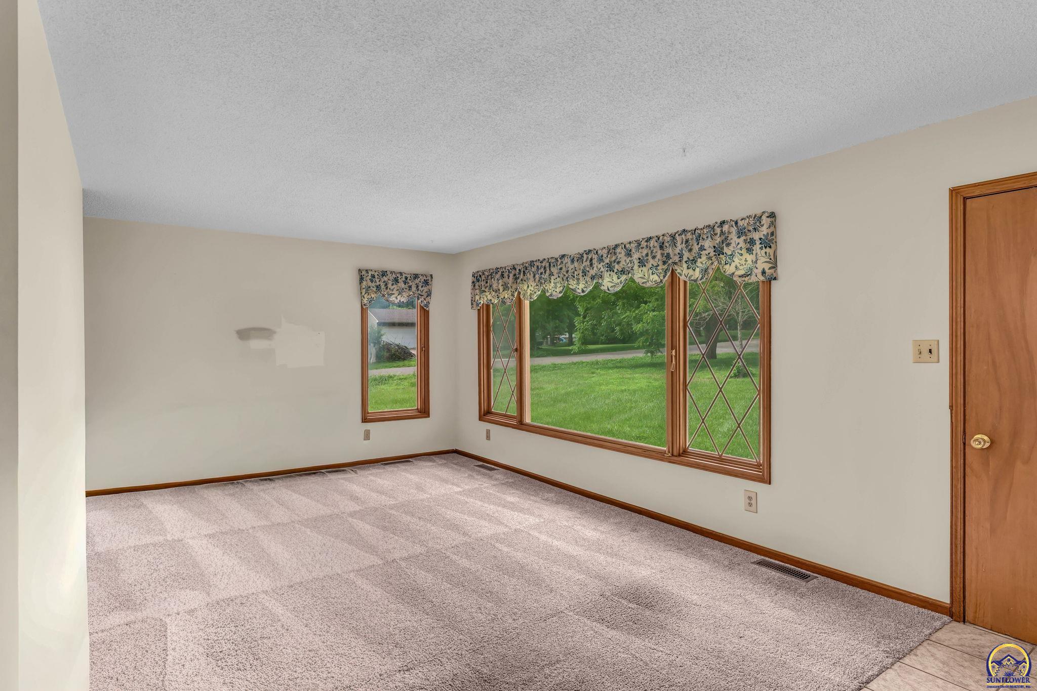 4101 Northwest Pocahontas Drive Topeka, KS 66618 - Photo 3 of 23