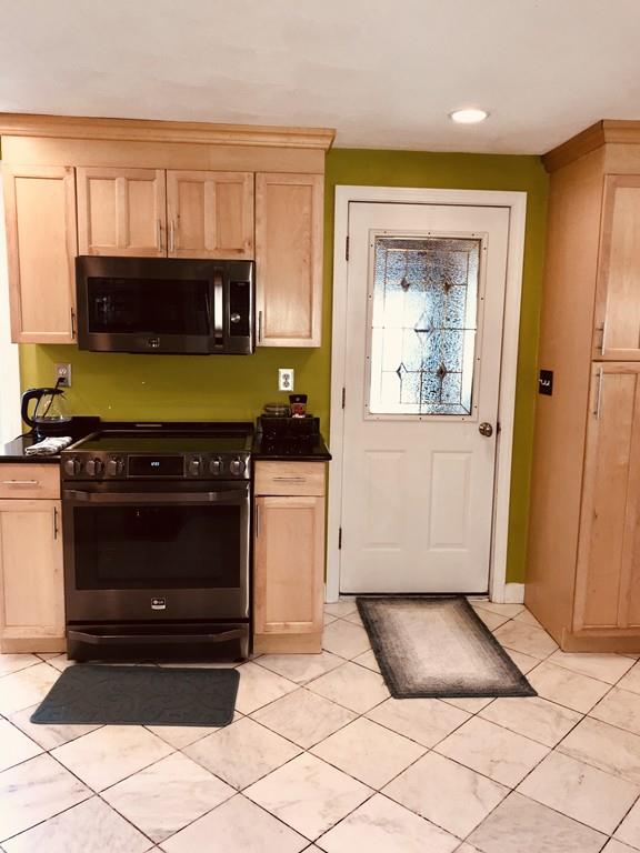 55 Rockwood Road Norfolk, MA 02056 - Photo 9 of 28 Gallery Image 9