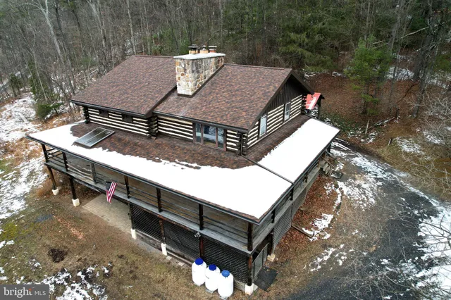 a view of empty room with windows and cabinet