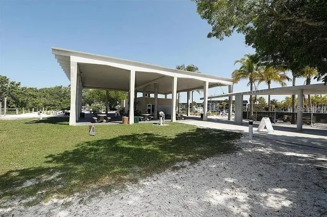 a view of outdoor space yard and porch