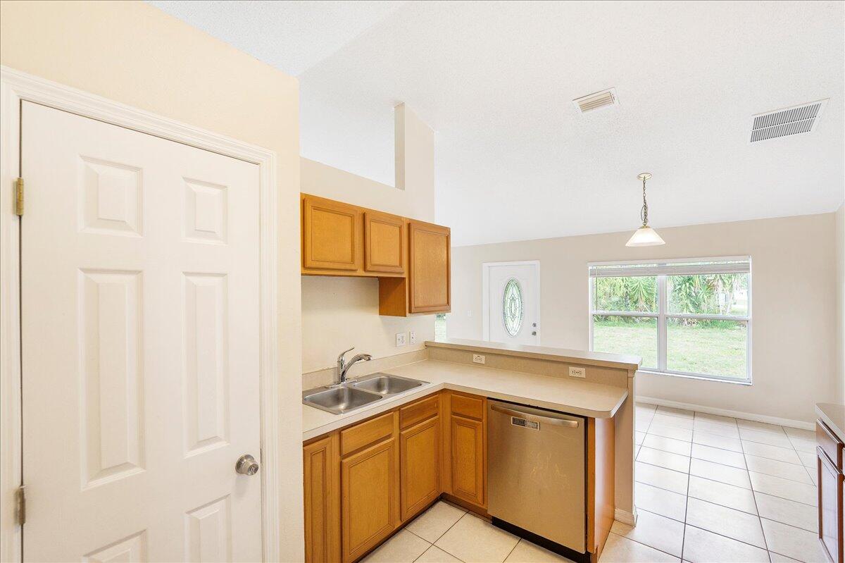 291 Southwest Covington Road Port St. Lucie, FL 34953 - Photo 6 of 27 08-DSC5413