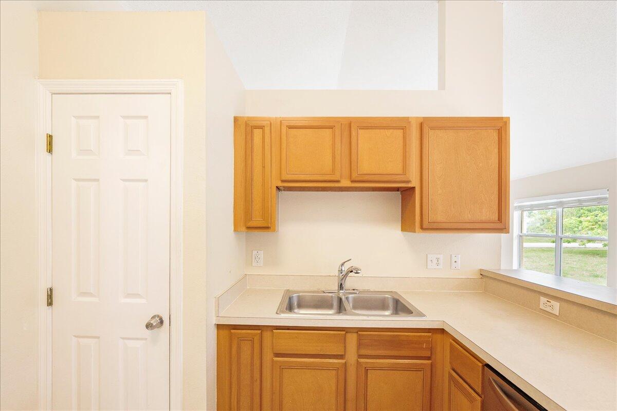 291 Southwest Covington Road Port St. Lucie, FL 34953 - Photo 7 of 27 10-DSC5419