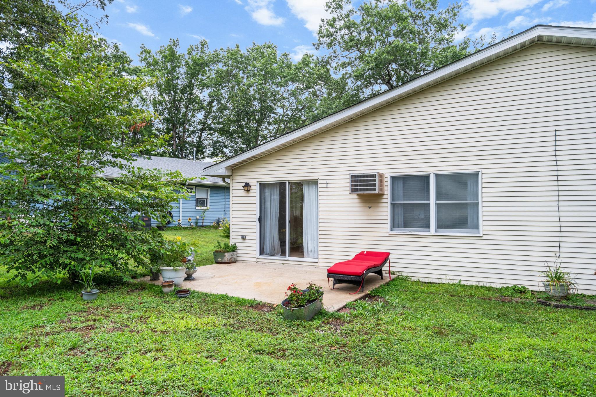 2B Magnolia Road Manahawkin, NJ 08050 - Photo 26 of 37 a backyard of a house with table and chairs