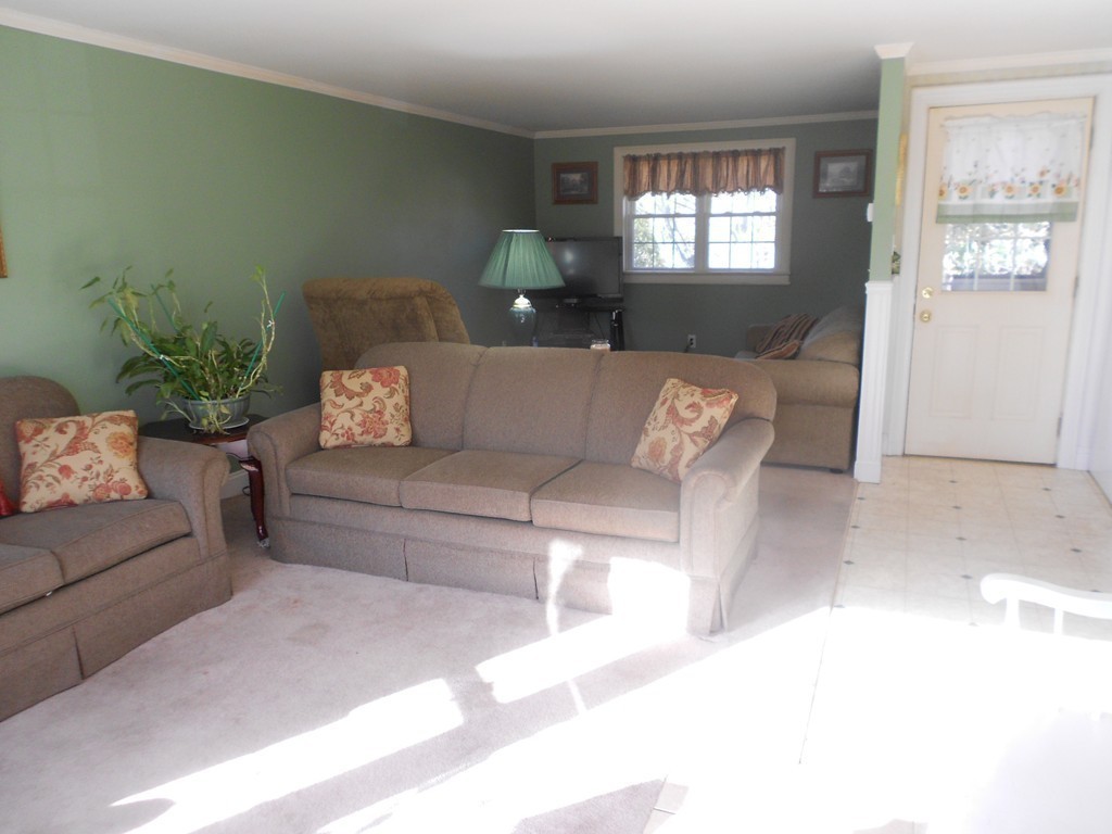10 Peacedale Avenue Worcester, MA 01607 - Photo 11 of 24 Gallery Image 11