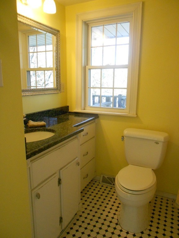 10 Peacedale Avenue Worcester, MA 01607 - Photo 15 of 24 Gallery Image 15