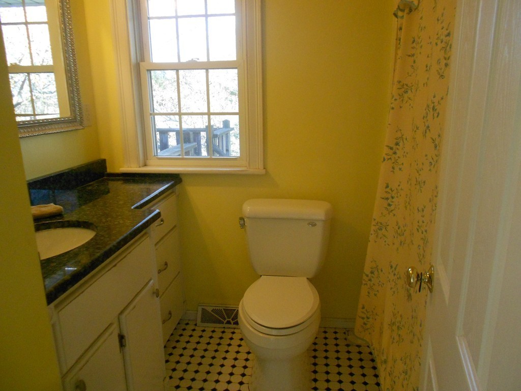10 Peacedale Avenue Worcester, MA 01607 - Photo 16 of 24 Gallery Image 16