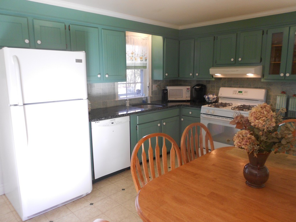 10 Peacedale Avenue Worcester, MA 01607 - Photo 4 of 24 Gallery Image 4