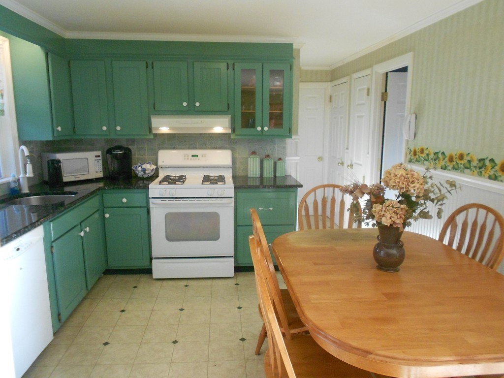 10 Peacedale Avenue Worcester, MA 01607 - Photo 5 of 24 Gallery Image 5