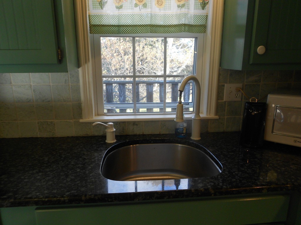 10 Peacedale Avenue Worcester, MA 01607 - Photo 8 of 24 Gallery Image 8