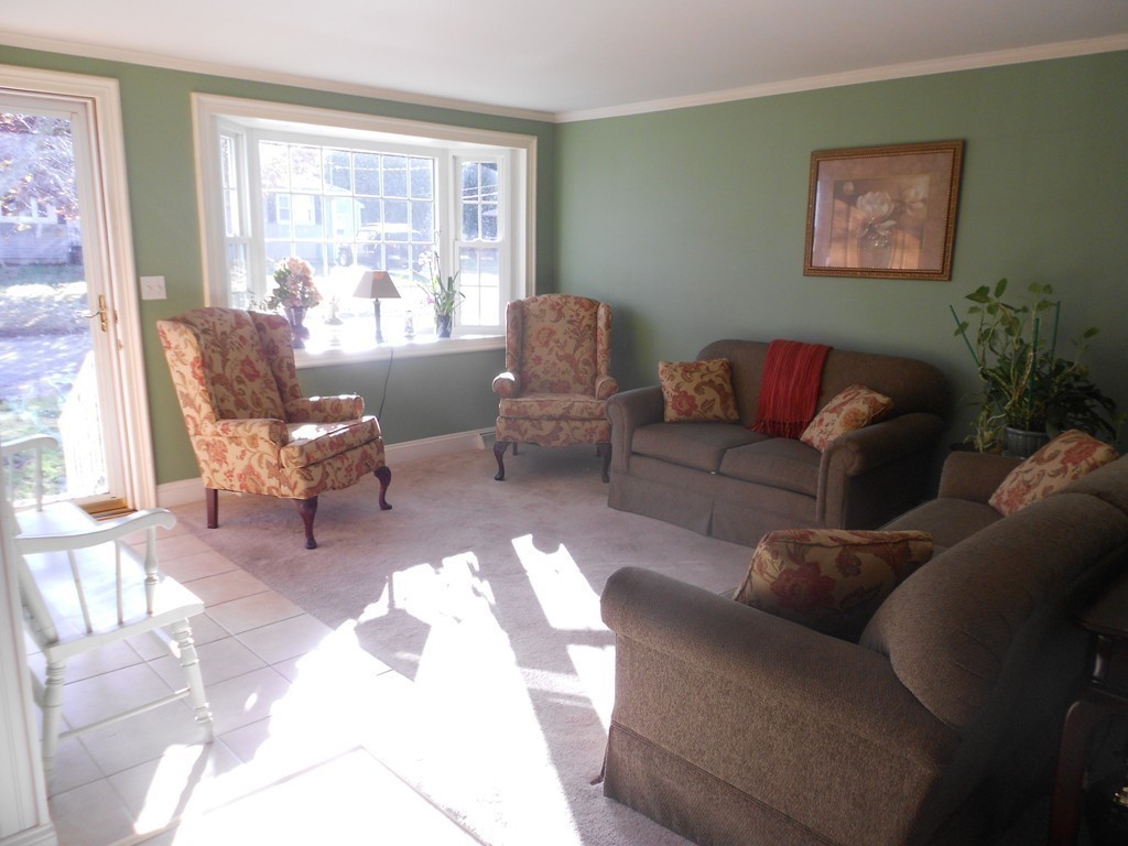 10 Peacedale Avenue Worcester, MA 01607 - Photo 9 of 24 Gallery Image 9