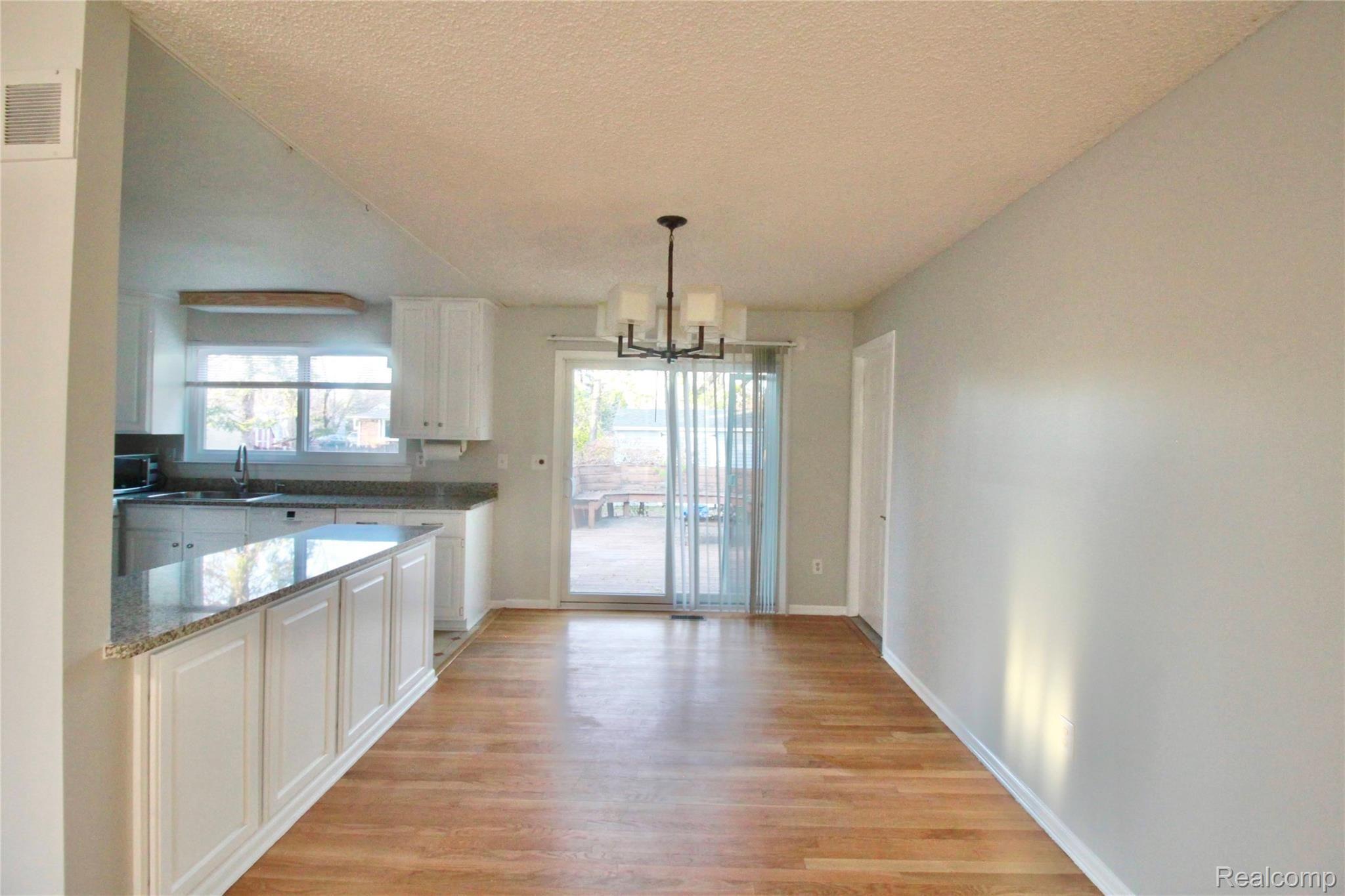 585 Hidden Ridge Drive Troy, MI 48083 - Photo 7 of 25 7.jpg