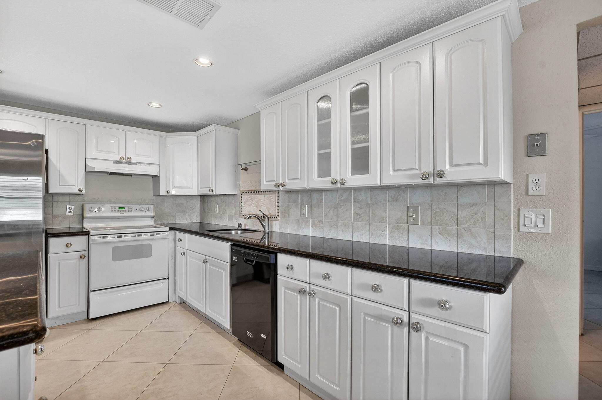 258 Monaco Way, Unit 258 Delray Beach, FL 33446 - Photo 6 of 78 custom kitchen