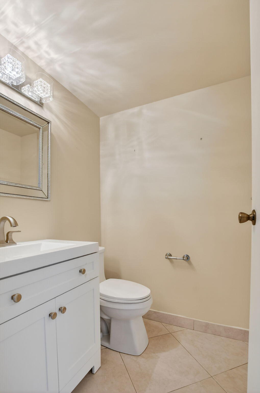 258 Monaco Way, Unit 258 Delray Beach, FL 33446 - Photo 9 of 78 guest bathroom