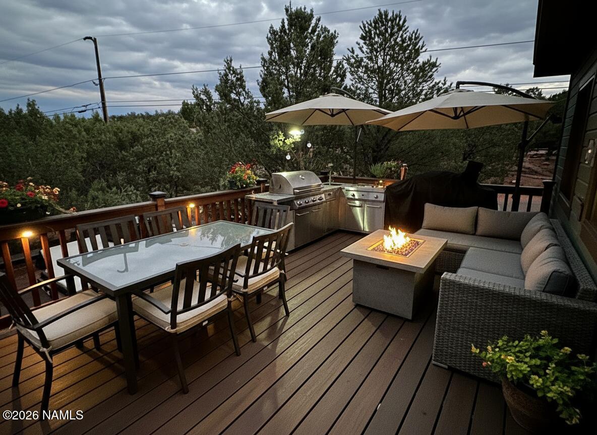 801 North Madison Drive Payson, AZ 85541 - Photo 19 of 38 deck with furniture