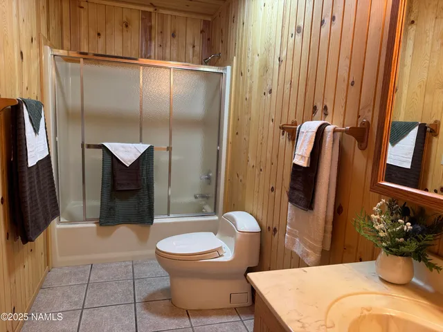 a view of a pathway with a yard