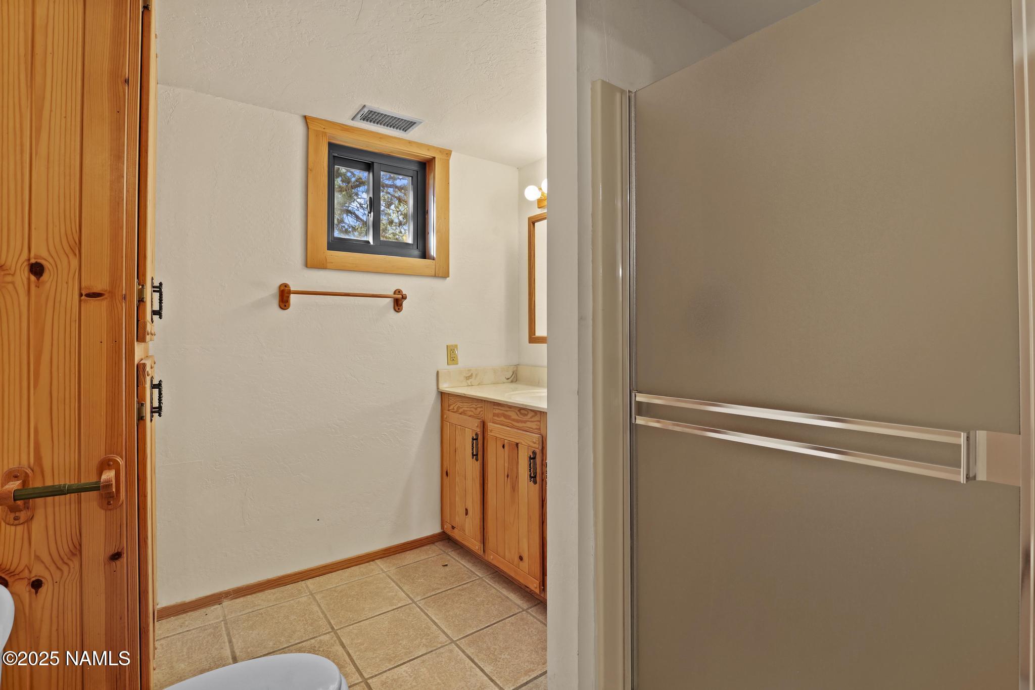 801 North Madison Drive Payson, AZ 85541 - Photo 35 of 38 main floor bath