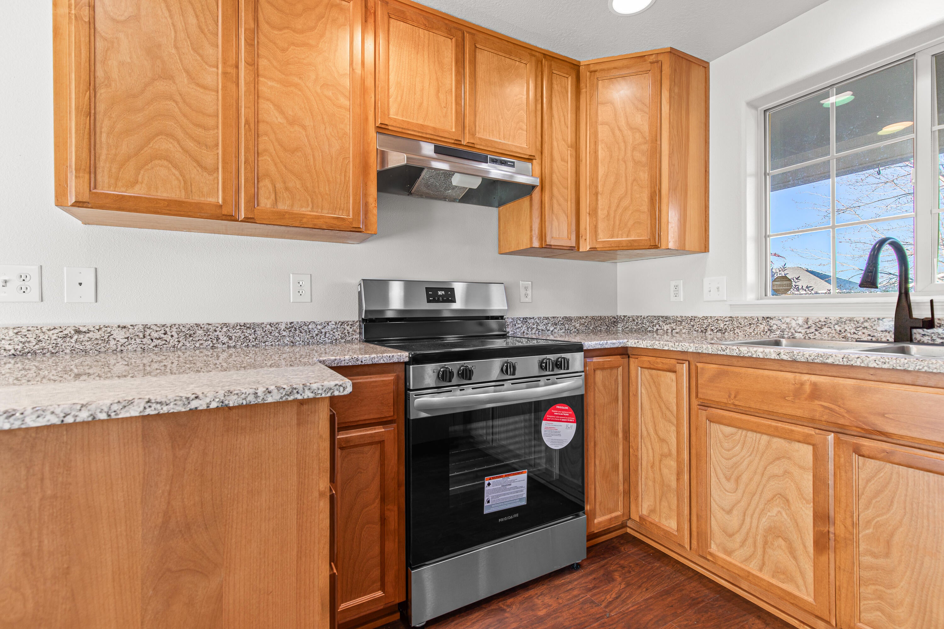 656 Andrea Way Eagle Point, OR 97524 - Photo 7 of 25 9R9A2668