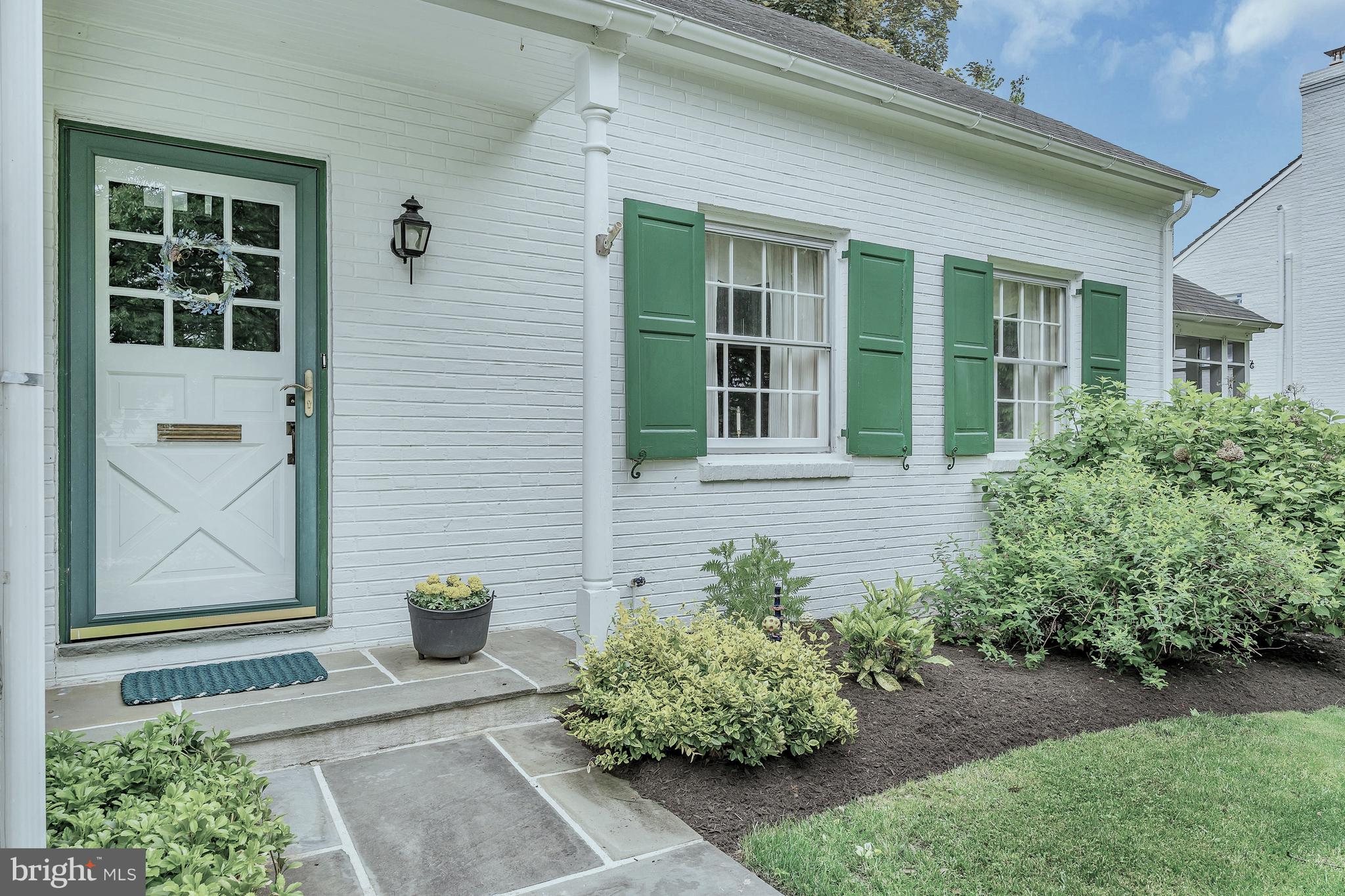 206 Medford Road Wilmington, DE 19803 - Photo 4 of 33 A classic Cape Cod home with original shutters