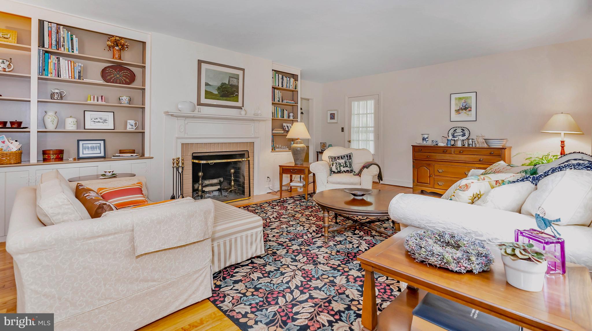 206 Medford Road Wilmington, DE 19803 - Photo 6 of 33 Living room with custom built-in cabinetry