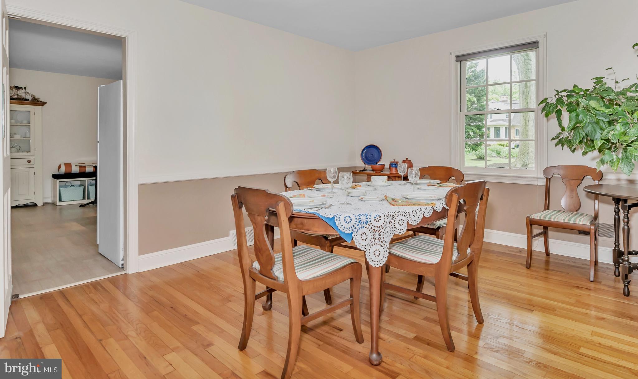 206 Medford Road Wilmington, DE 19803 - Photo 10 of 33 Dining room adjacent to kitchen