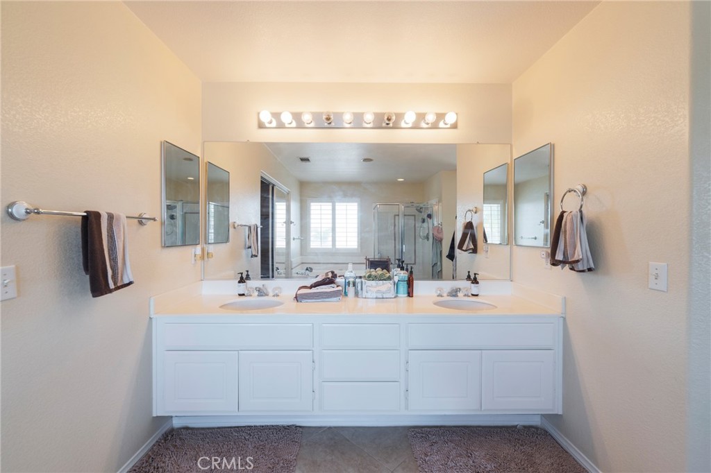32914 Willow Bay Road Wildomar, CA 92595 - Photo 19 of 36 Primary Bathroom