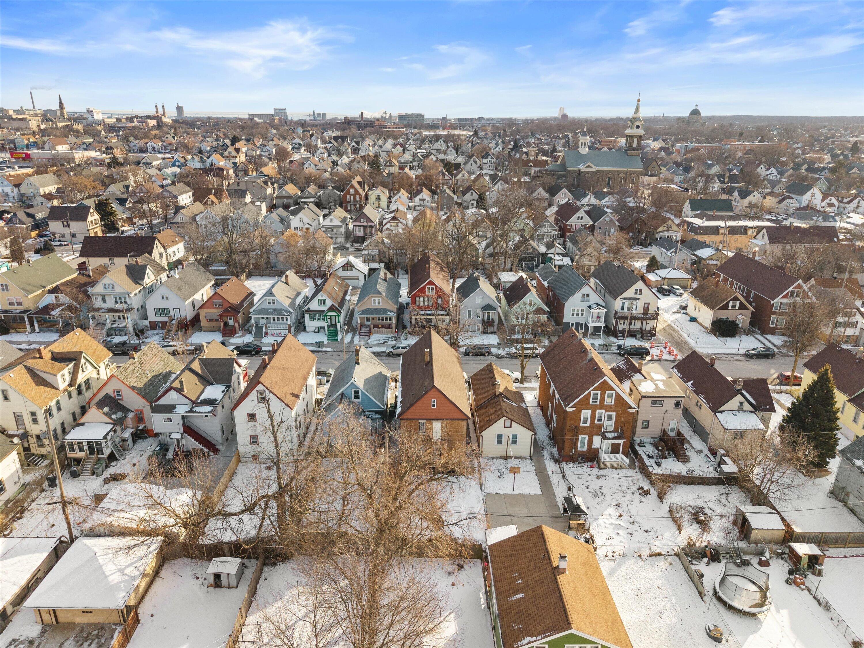 2033 South 16th Street Milwaukee, WI 53204 - Photo 4 of 44 04-DJI_20260130091348_0169_D