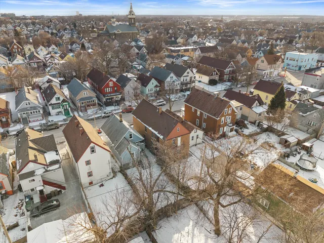 $224,900 | 2033 South 16th Street, Milwaukee, WI 53204