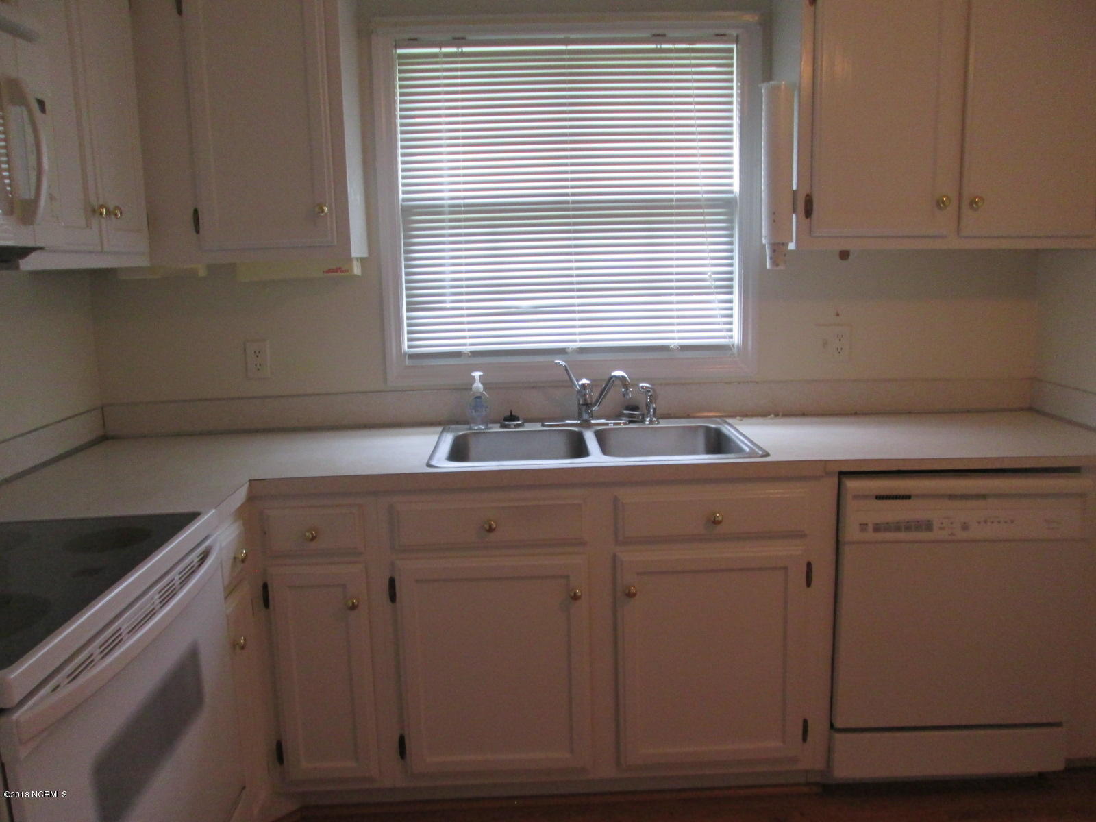 719 Fawn Road Ayden, NC 28513 - Photo 17 of 44 Fawn kit sink