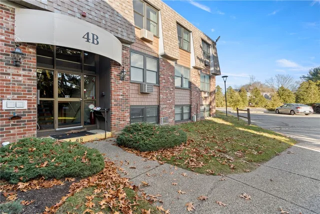 $285,000 | 510 Child Street, Unit 402B, Warren, RI 02885