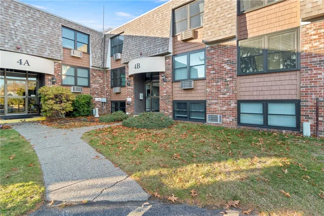 $285,000 | 510 Child Street, Unit 402B, Warren, RI 02885