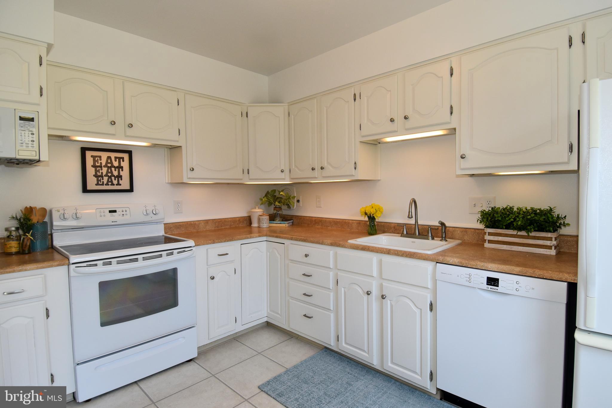 3249 Victor Circle Annandale, VA 22003 - Photo 6 of 33 Bright Kitchen!