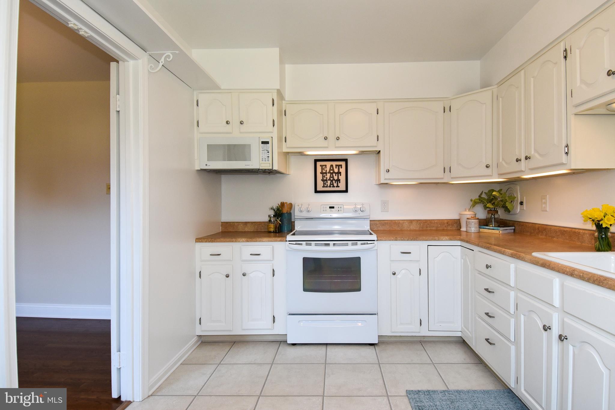 3249 Victor Circle Annandale, VA 22003 - Photo 8 of 33 Kitchen Connected to Dining Room
