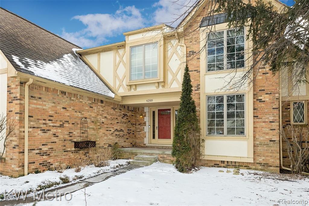 42309 Waterfall Road Northville, MI 48168 - Photo 2 of 58