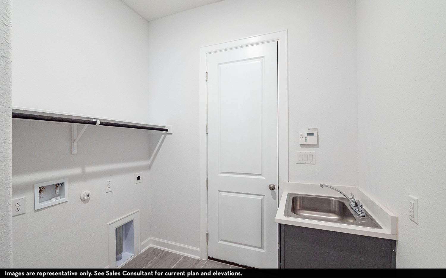 602 Johnston Drive Rosharon, TX 77583 - Photo 16 of 21 a bathroom with a sink and mirror
