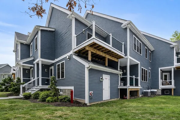 $669,900 | 1 Roseland Street, Unit B14, Foxboro, MA 02035
