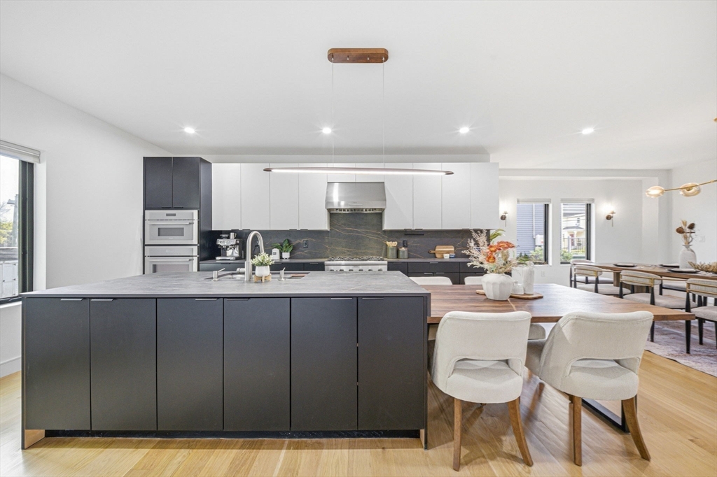 284 Webster Street Newton, MA 02466 - Photo 5 of 42