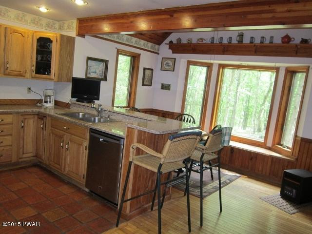 16 Deer Run Road Hawley, PA 18428 - Photo 9 of 33 10 Kitchen to dining (640x480)