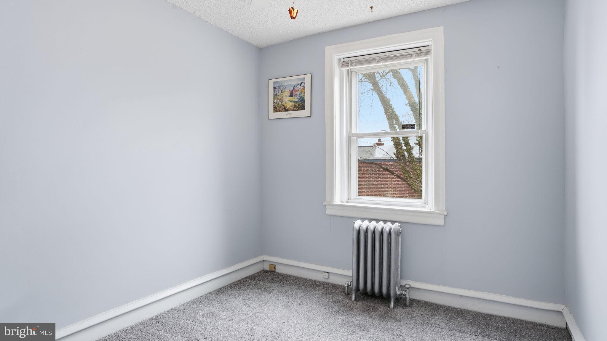 442 Wellesley Road Philadelphia, PA 19119 - Photo 21 of 36 an empty room with a window