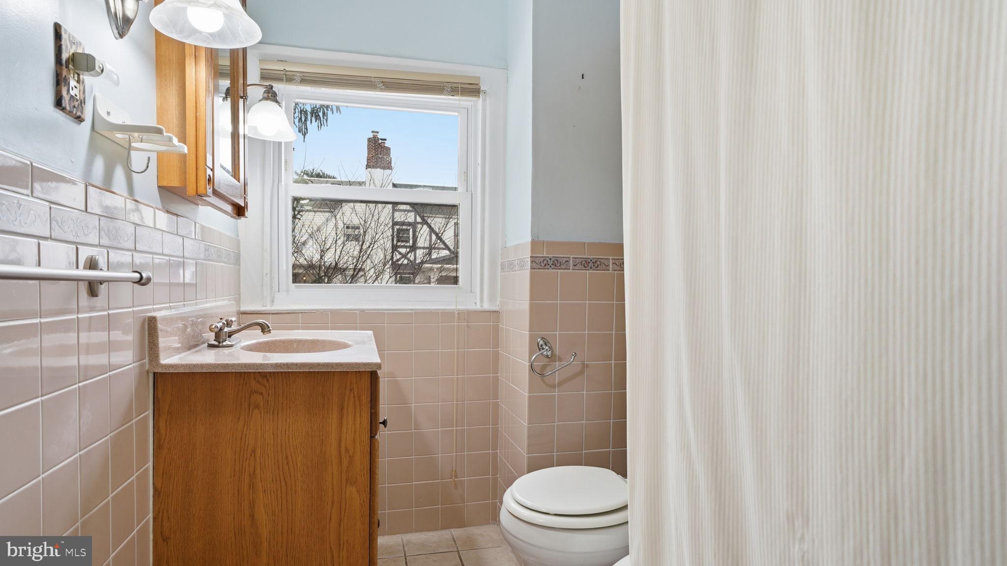 442 Wellesley Road Philadelphia, PA 19119 - Photo 26 of 36 a bathroom with a sink mirror toilet and shower