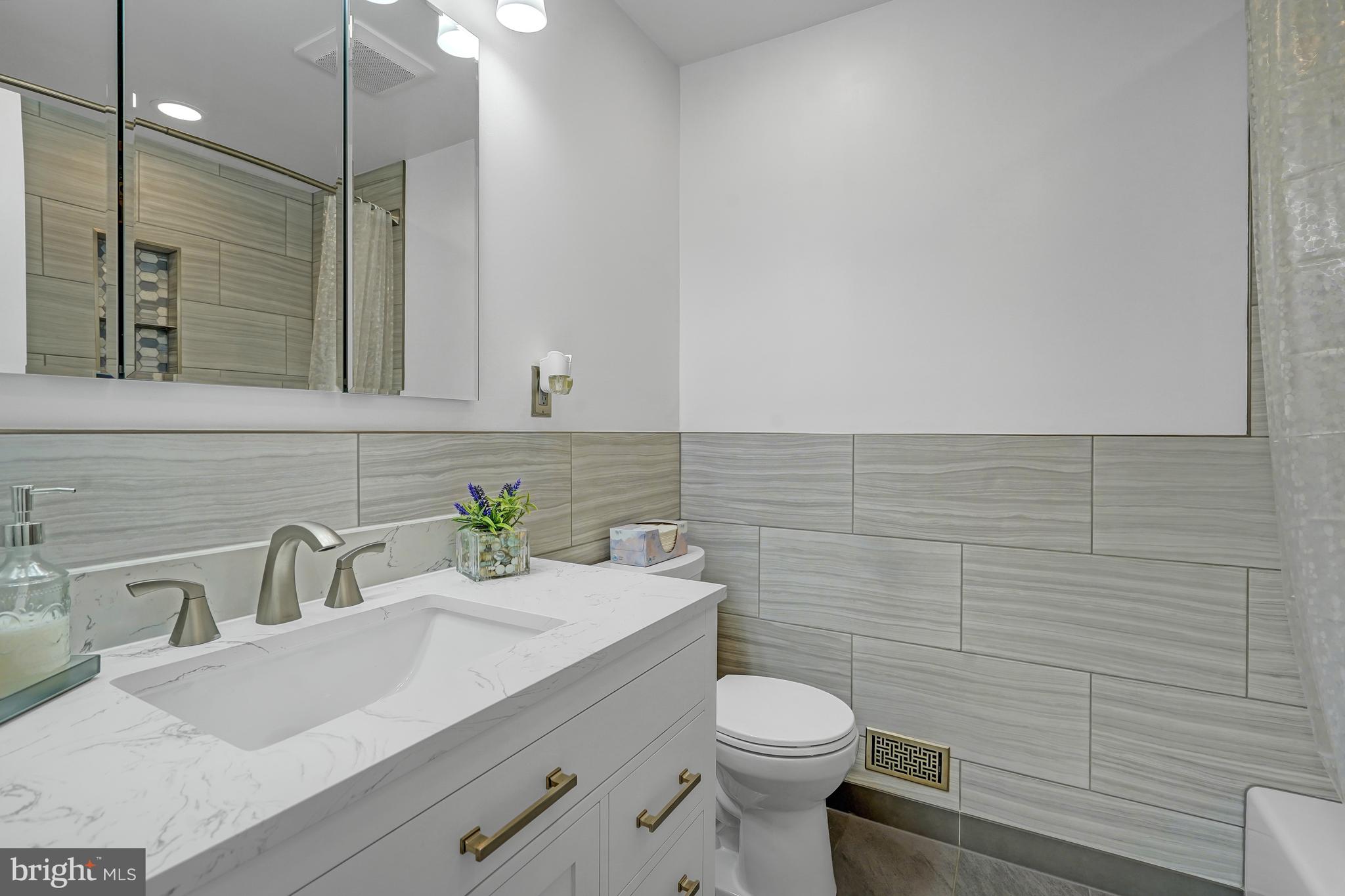 5813 Ashfield Road Alexandria, VA 22315 - Photo 27 of 43 Bath